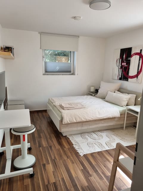 Beliebte Airbnb-Anzeige: Quiet guest room with bathroom in Duisburg
