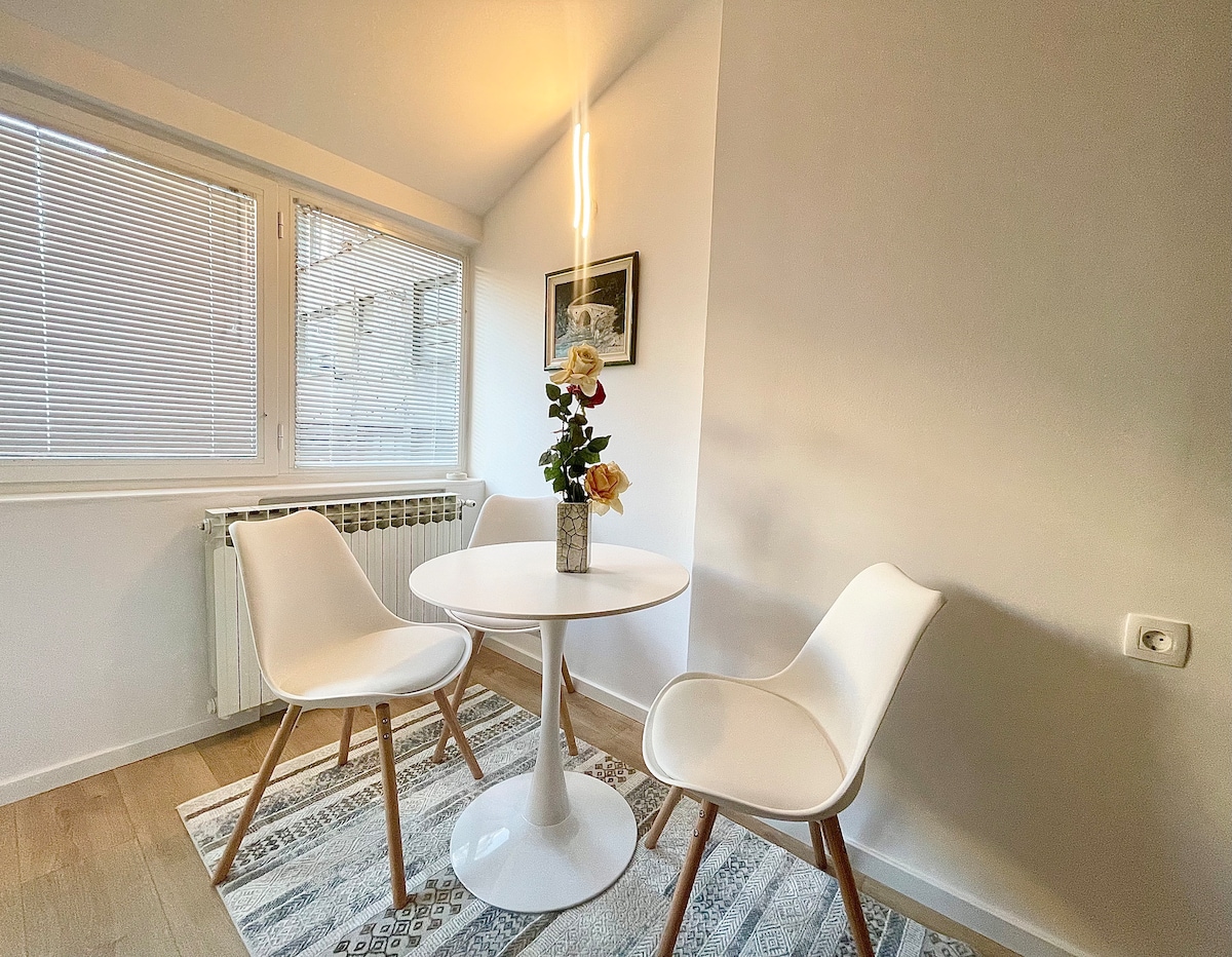 Old Town Vakat Modern 1-Bedroom Apartment