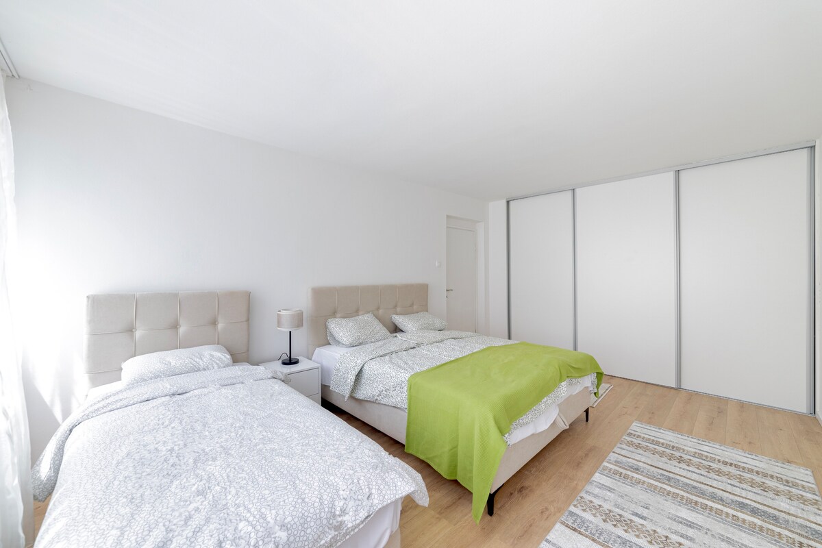 Old Town Vakat Modern 1-Bedroom Apartment