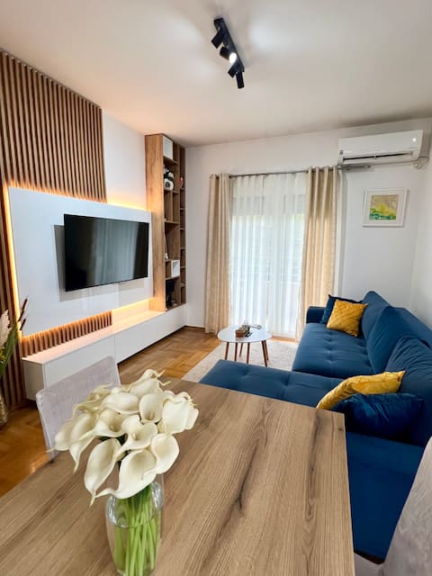 Popular Airbnb listing: Restful apartment in Budva with Parking in Golubovina