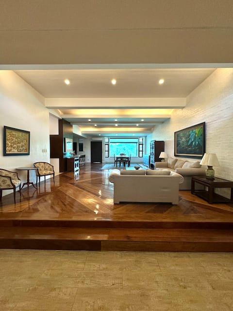 Mansion w Pool, Billiards, View, SubicBay Freeport