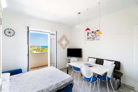 Annuncio Airbnb popolare: [Beachfront] Balconies & amazing sea view a Otranto