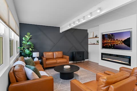 Top Airbnb: 4BR Retreat | Putting Green, Games, Fire Pit in Serra Mesa