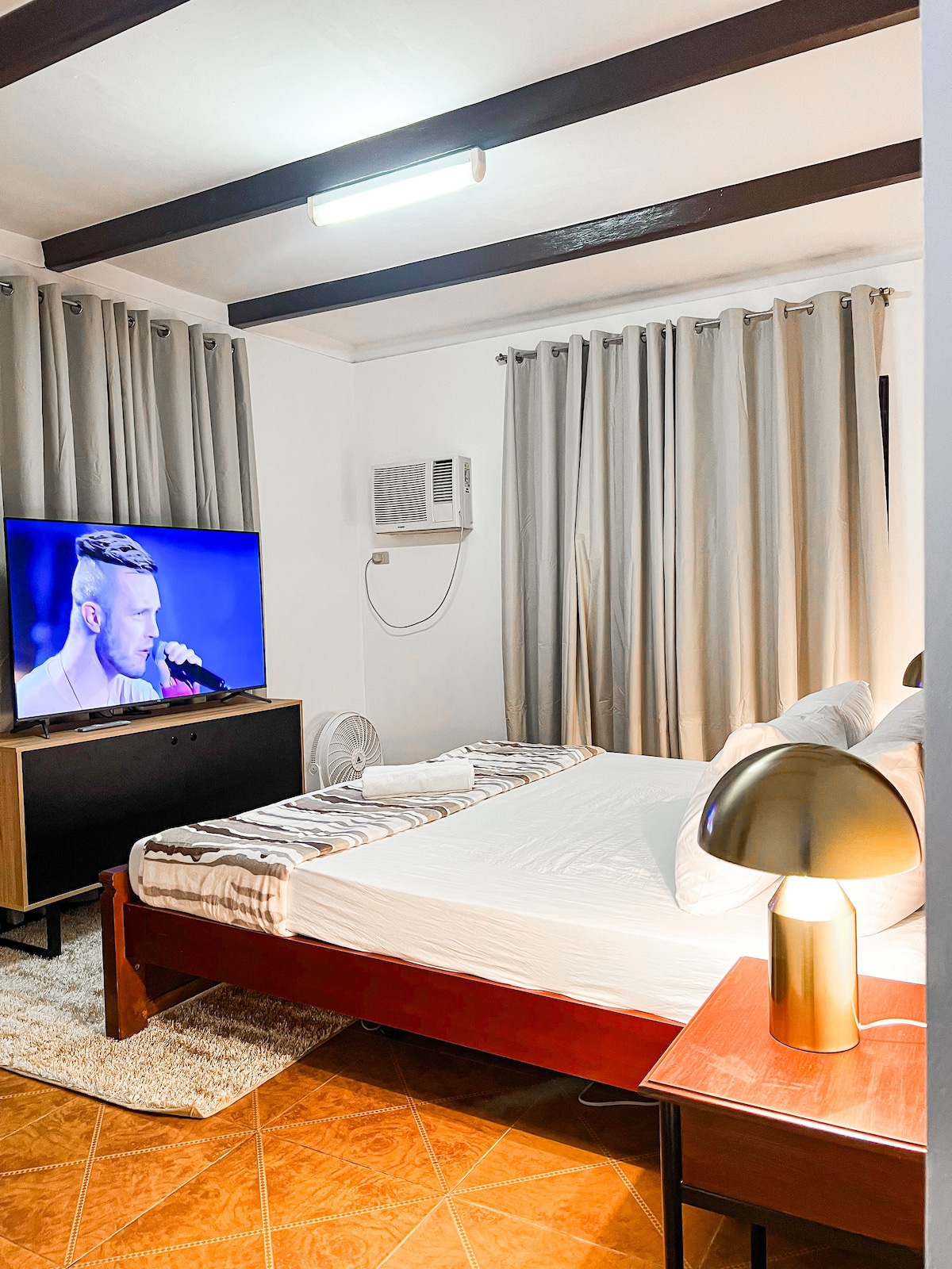 Спалнята на майстора, разположена на приземния етаж