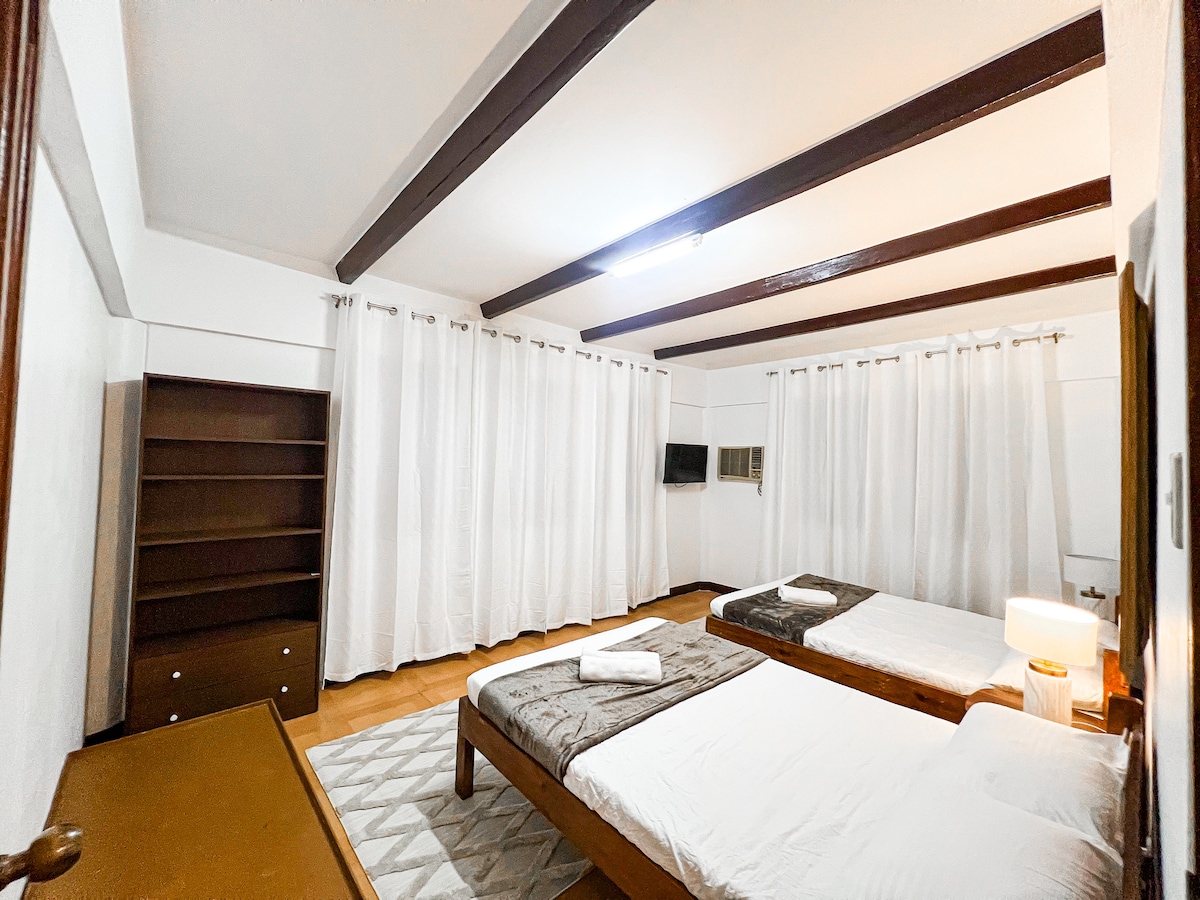 Спалнята на госта се намира в мазето