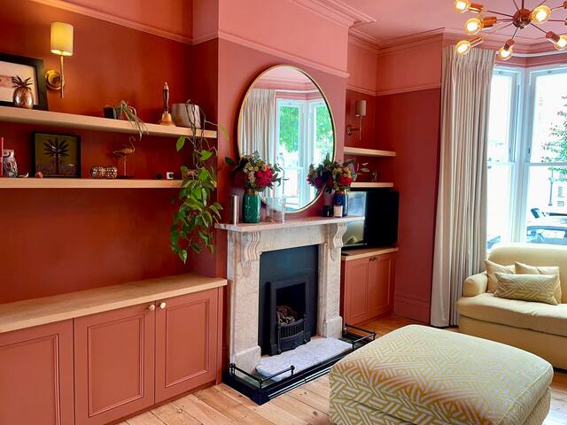 Colourful, charming family home. Prime location