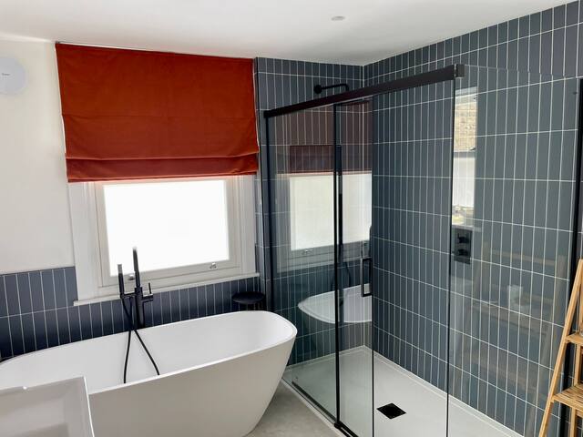 Colourful, charming family home. Prime location gallery image 4