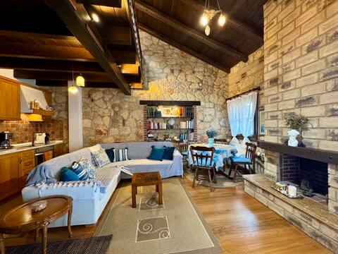 Successful Airbnb property: Calypso’s stone house in Δήμος Πολυγύρου