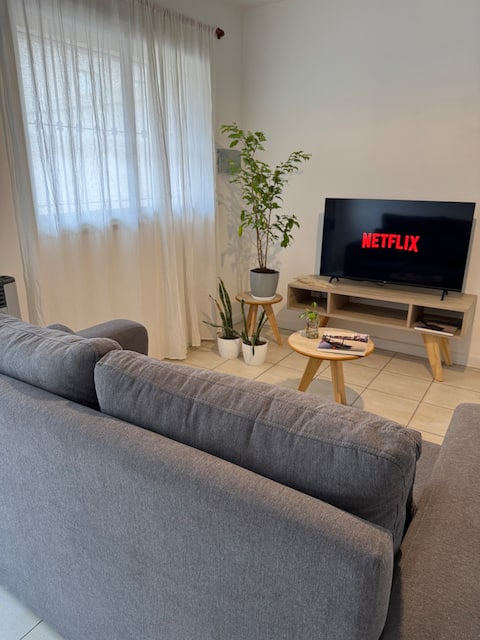 Super connected duplex in the city with garage