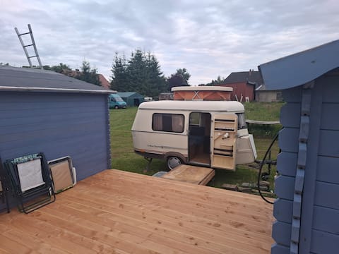 Beliebte Airbnb-Anzeige: Tiny Camper Eriba Puk in Mirow