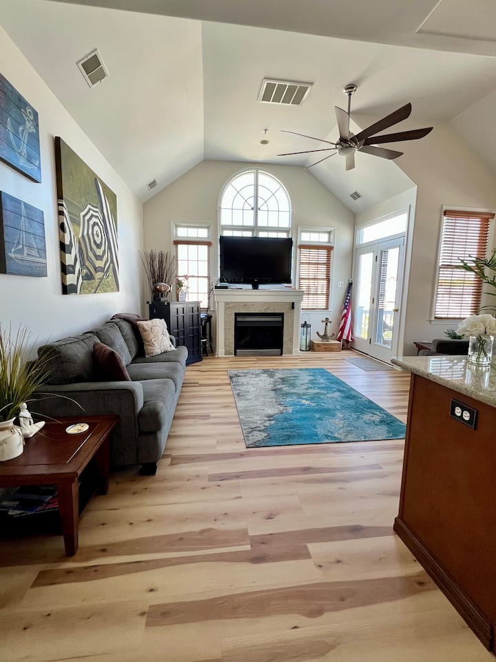 Luxury Townhome One Block To Beach W/rooftop Deck! - North Wildwood, NJ