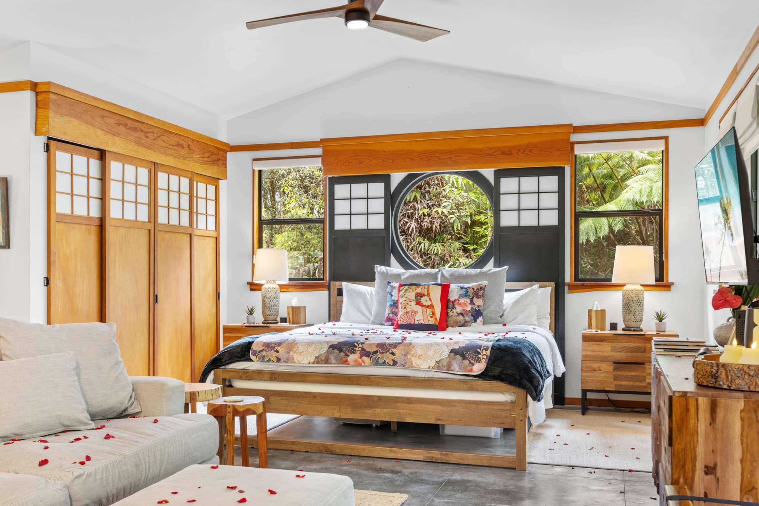 Volcano Tea House Cottage-SpaBath-HotTub-FirePlace - Image 18