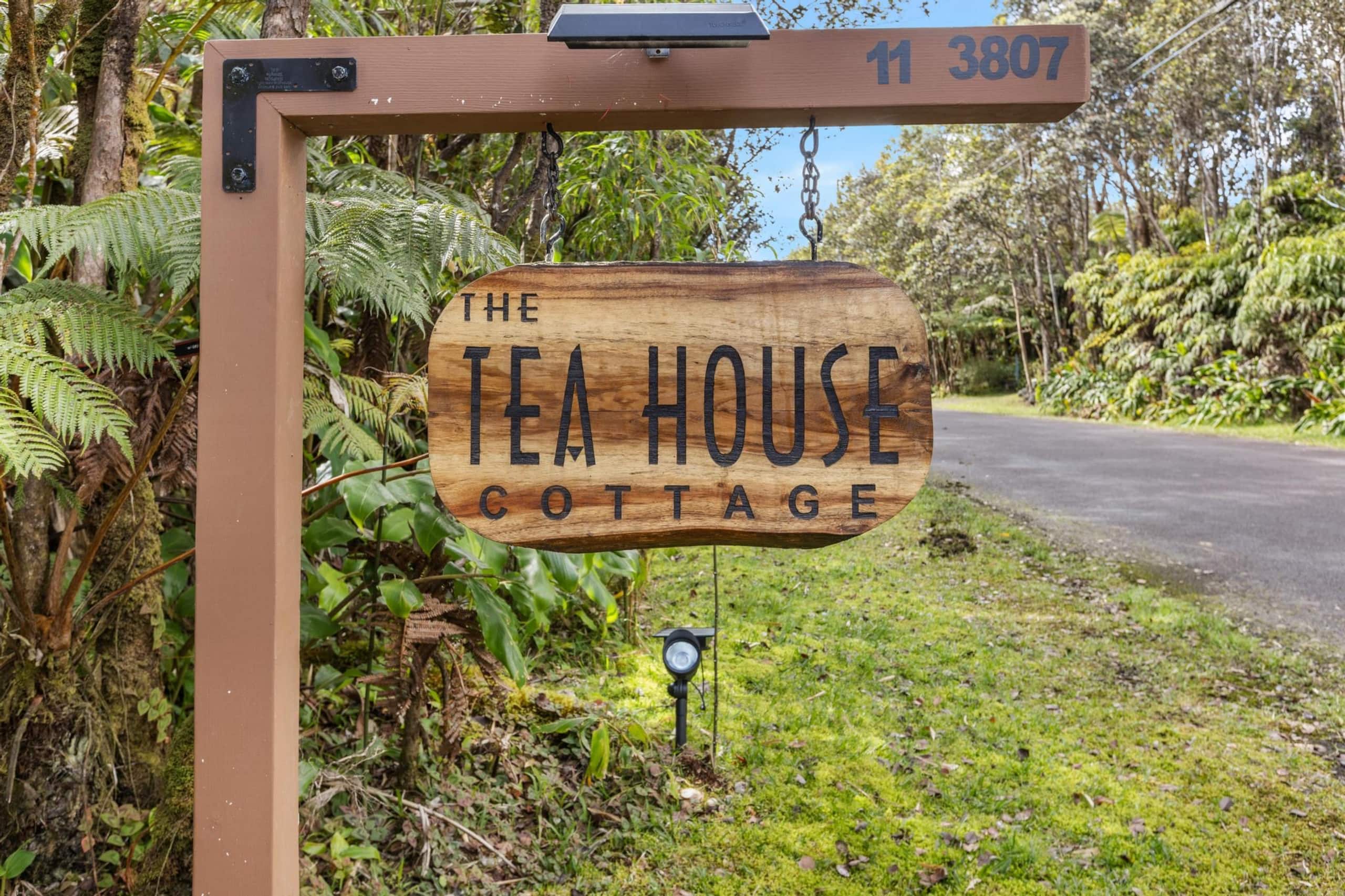 Volcano Tea House Cottage-SpaBath-HotTub-FirePlace - Image 48