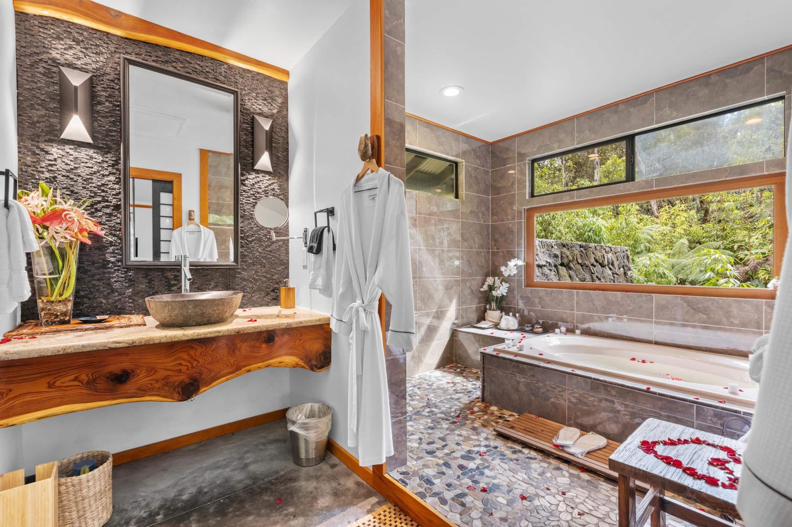 Volcano Tea House Cottage-SpaBath-HotTub-FirePlace - Image 24