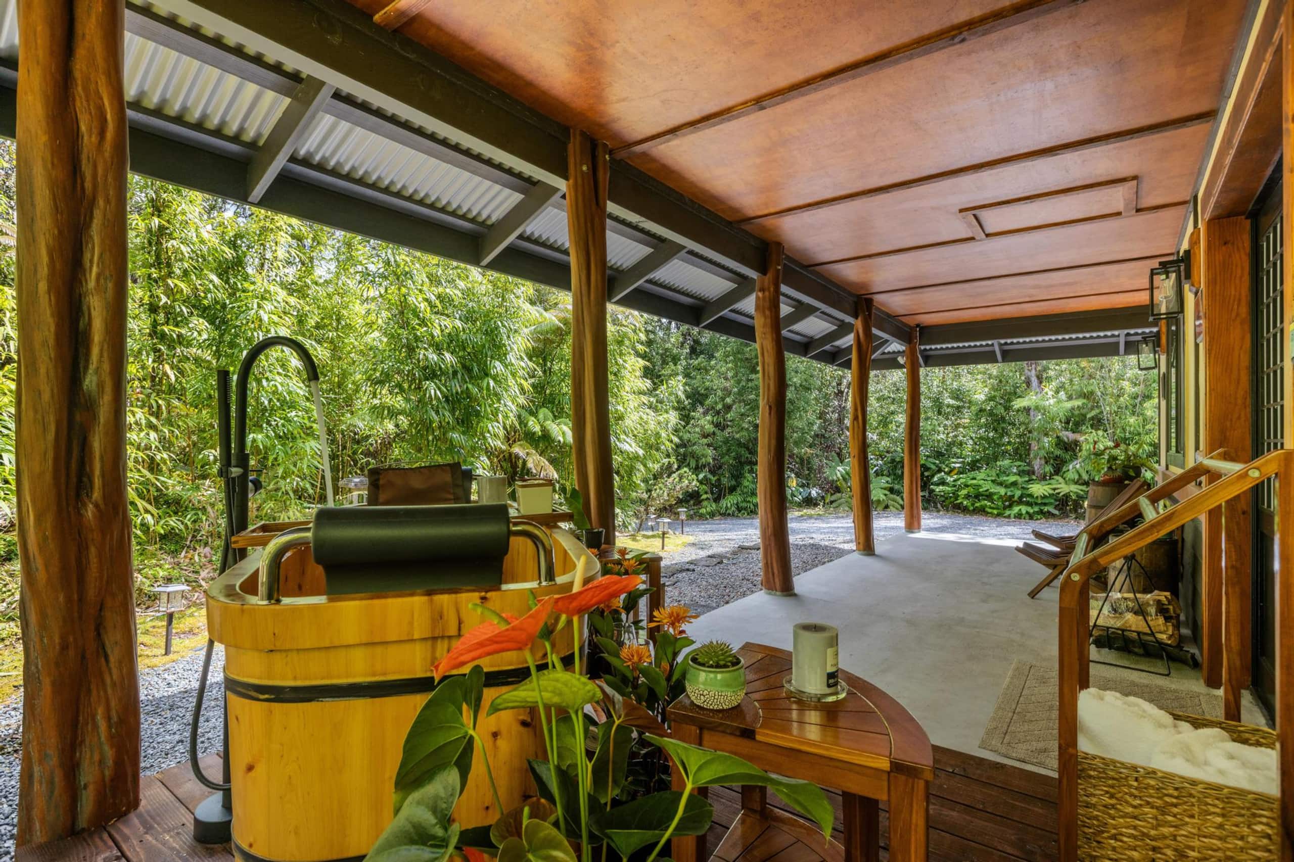 Volcano Tea House Cottage-SpaBath-HotTub-FirePlace - Image 42