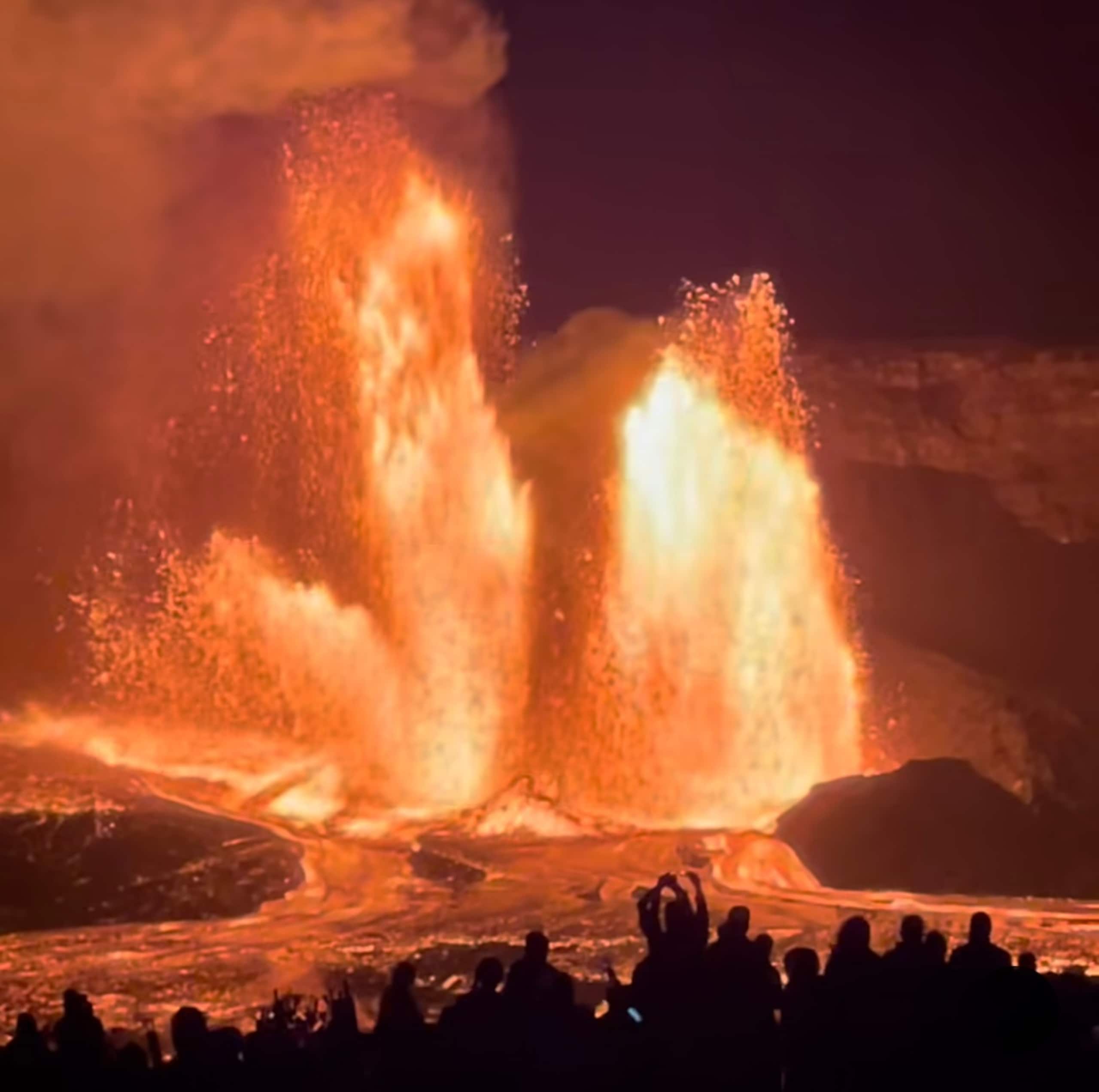 Volcano Tea House Cottage-SpaBath-HotTub-FirePlace - Image 69