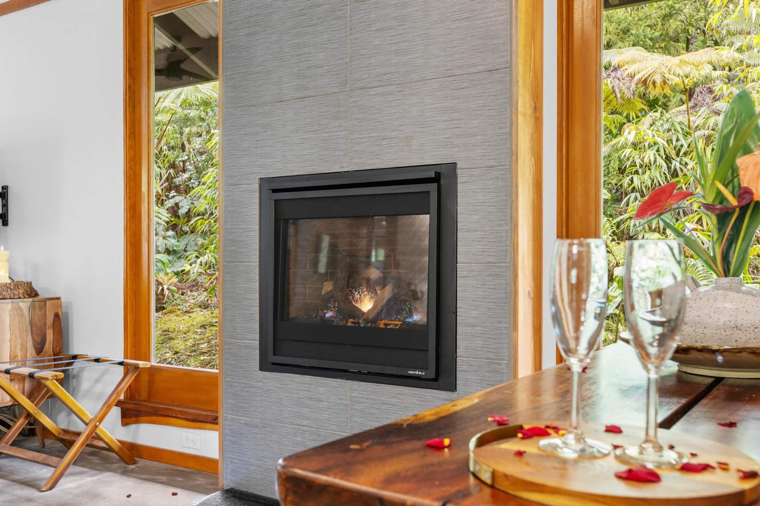 Volcano Tea House Cottage-SpaBath-HotTub-FirePlace - Image 7
