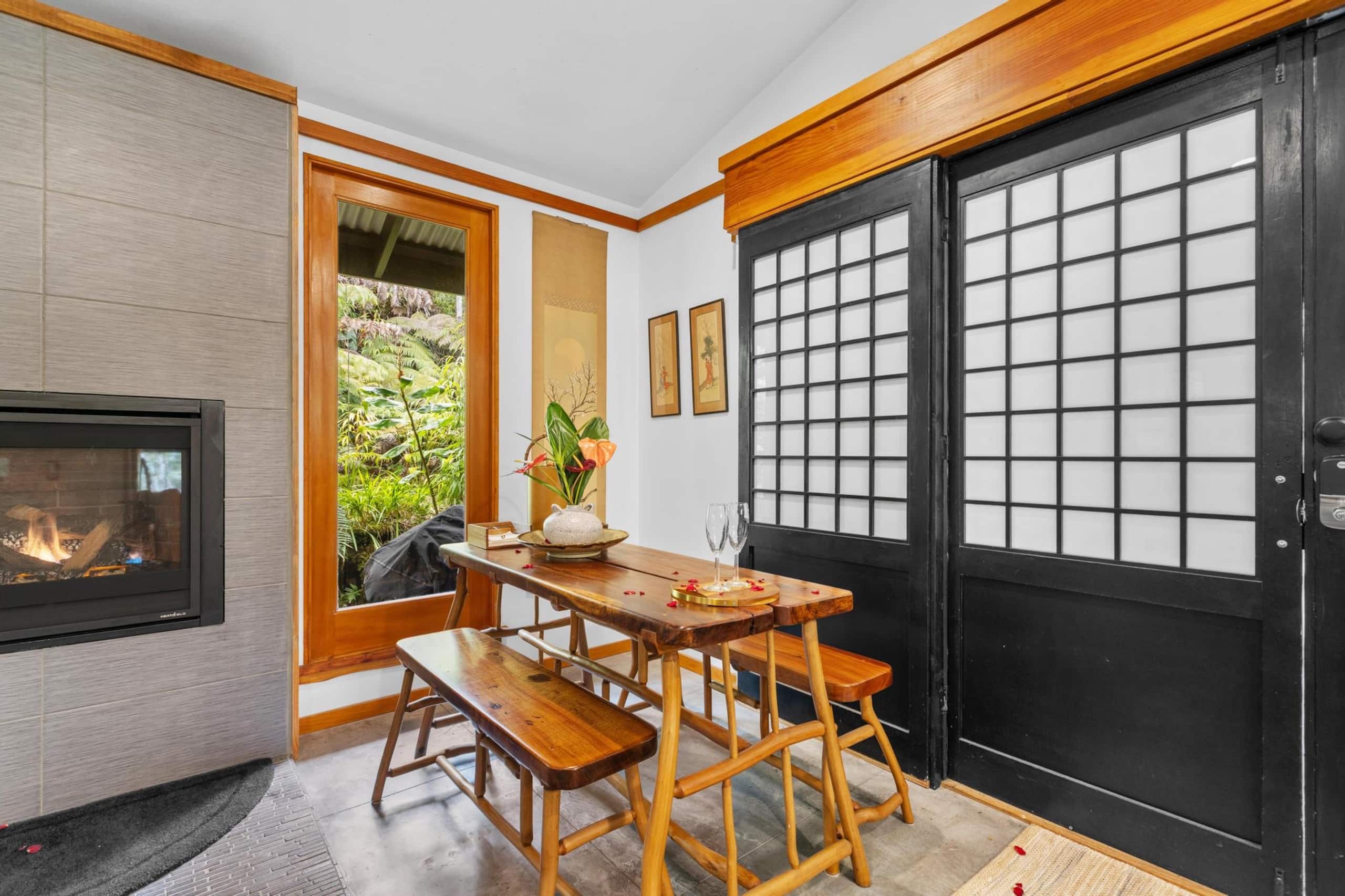Volcano Tea House Cottage-SpaBath-HotTub-FirePlace - Image 14