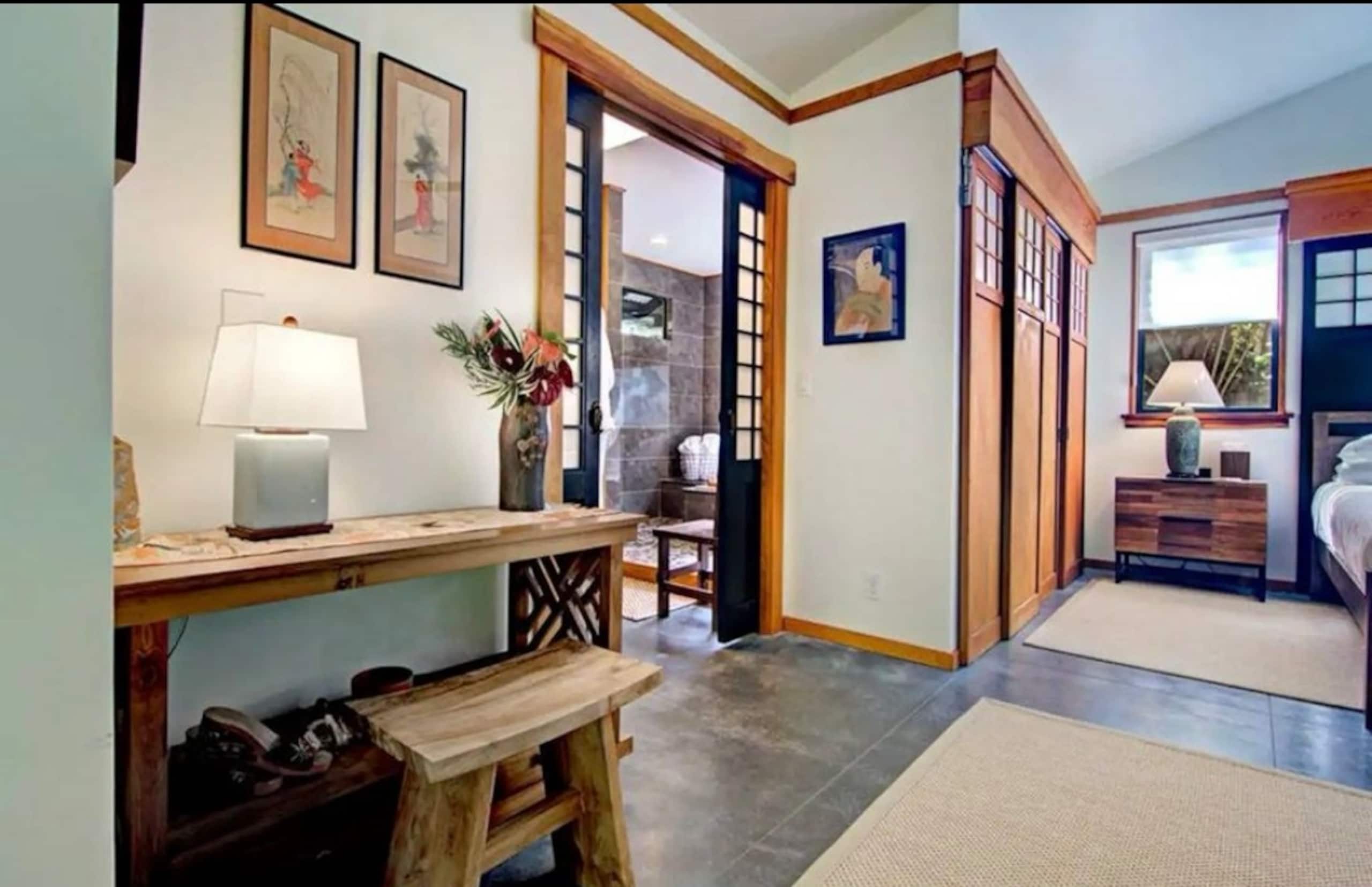 Volcano Tea House Cottage-SpaBath-HotTub-FirePlace - Image 38