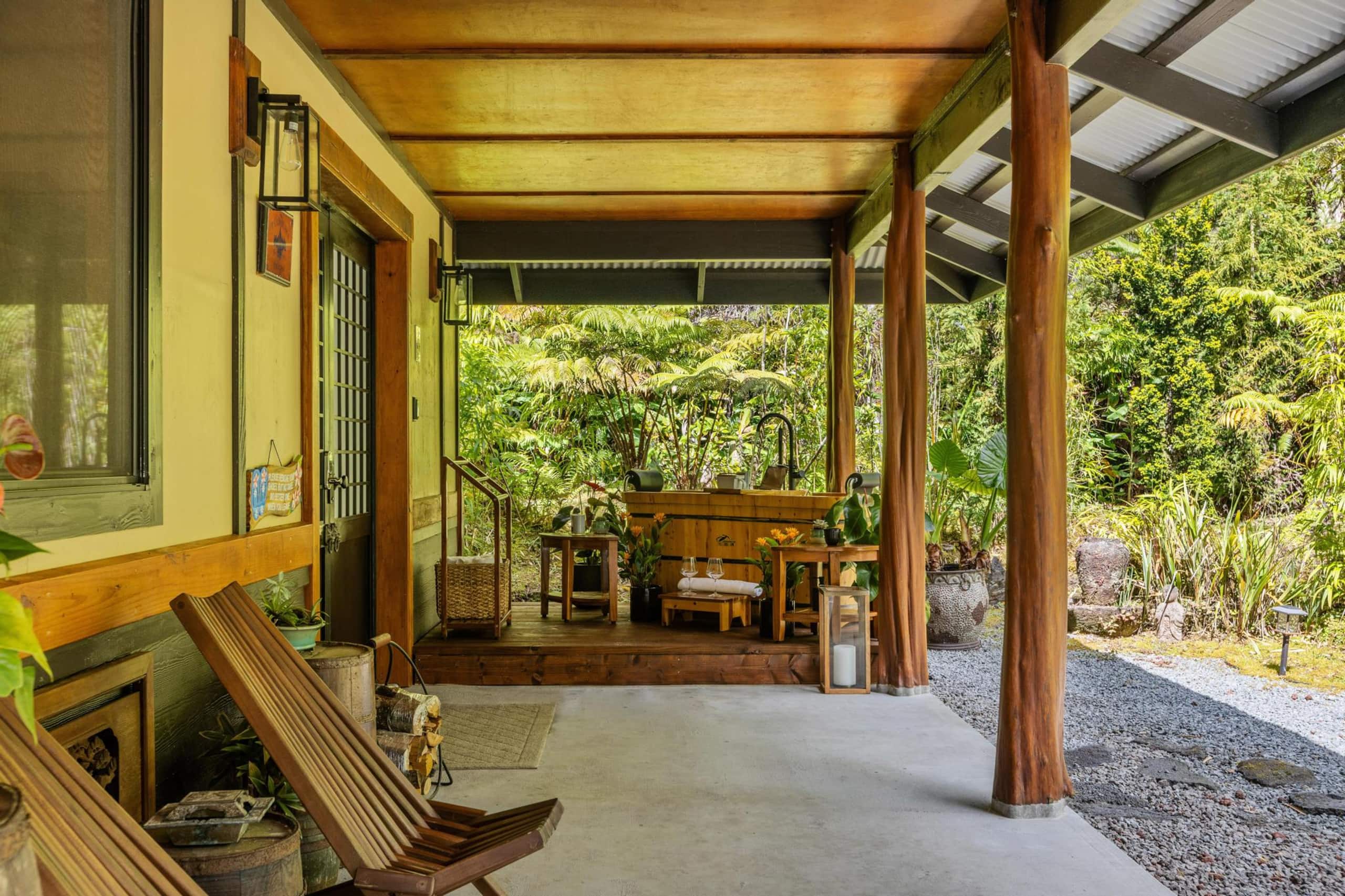 Volcano Tea House Cottage-SpaBath-HotTub-FirePlace - Image 40