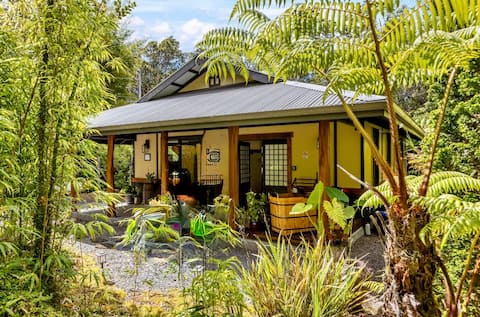 Volcano Tea House Cottage-SpaBath-HotTub-FirePlace