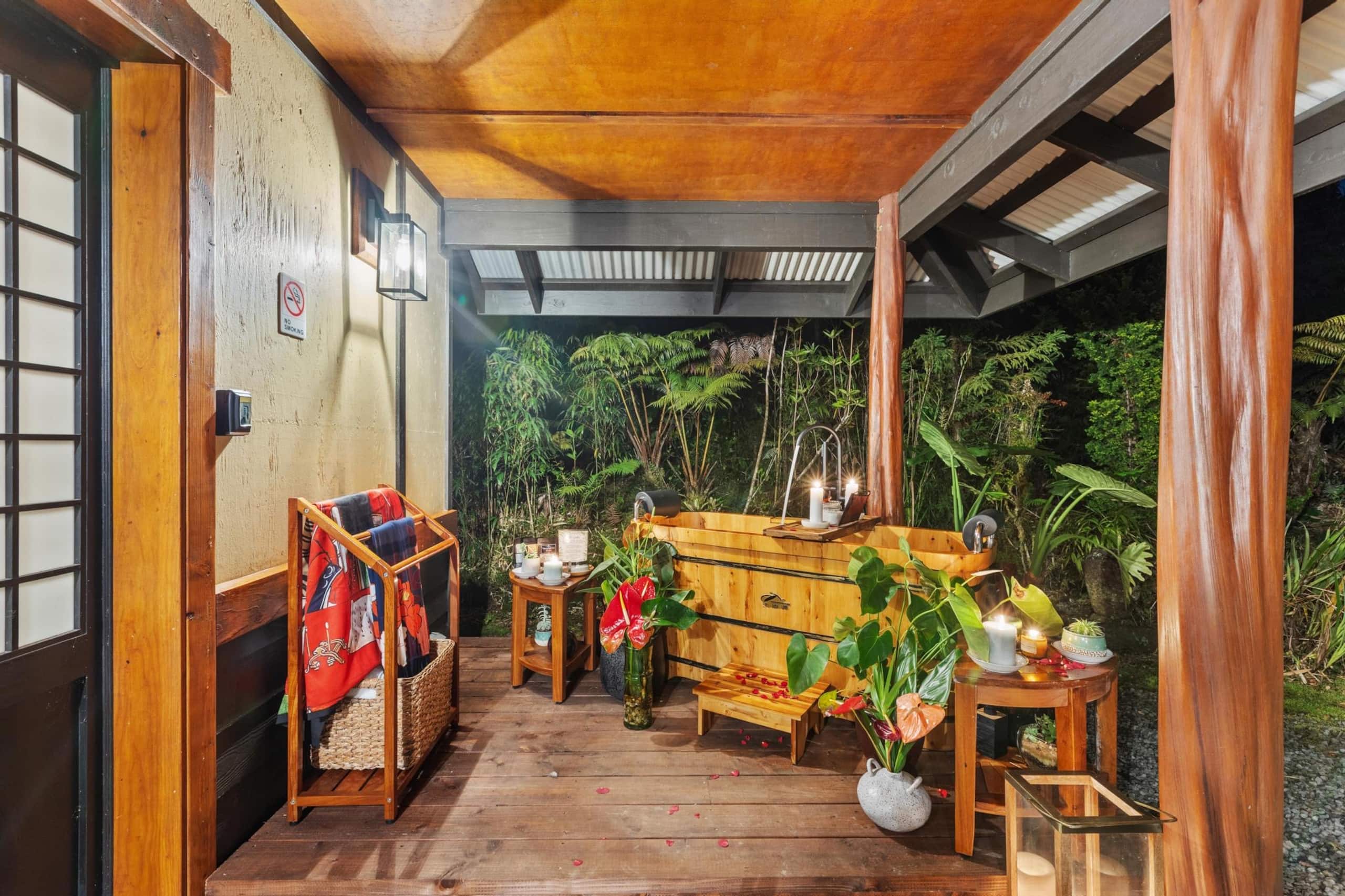Volcano Tea House Cottage-SpaBath-HotTub-FirePlace - Image 58