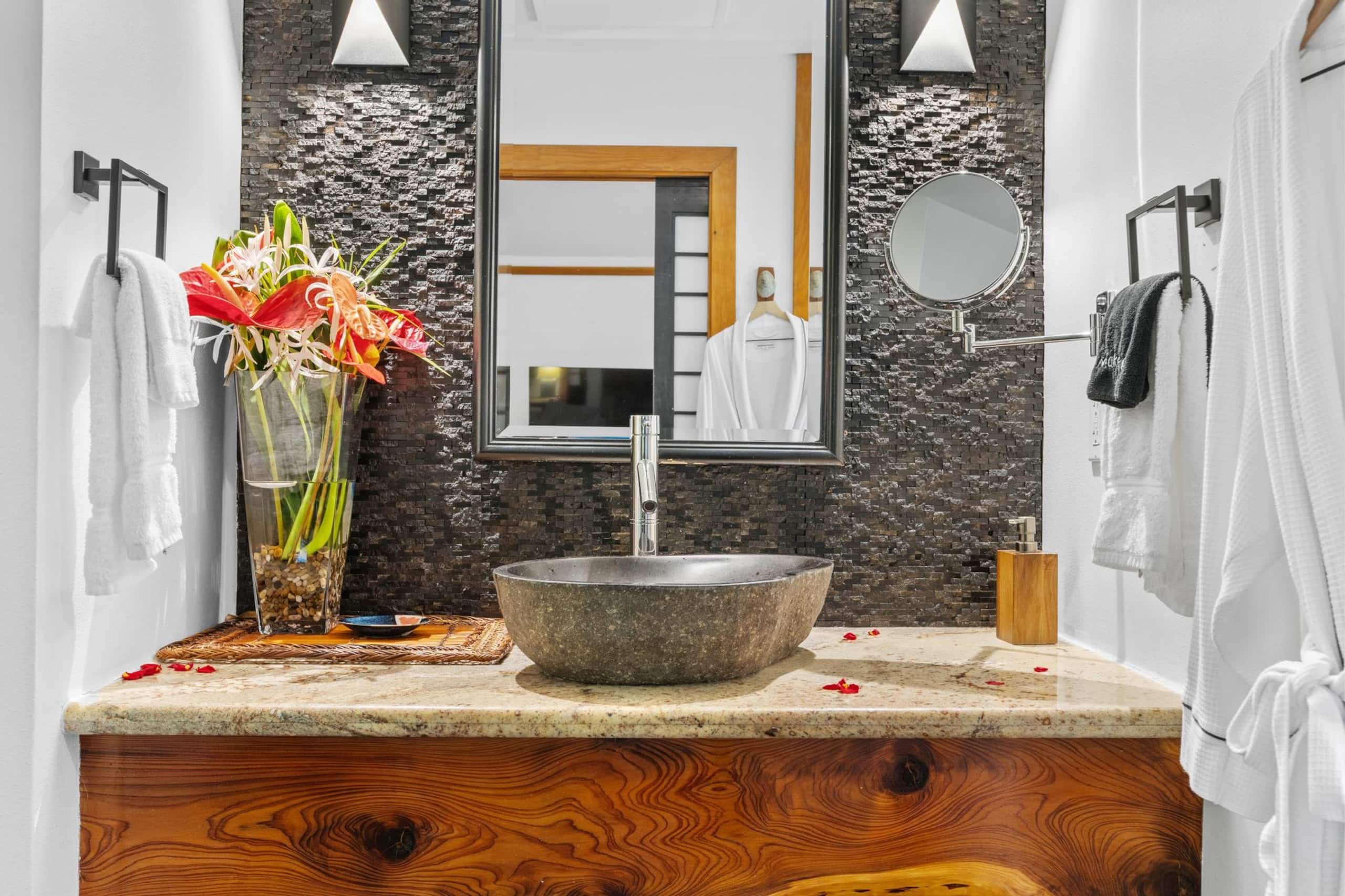 Volcano Tea House Cottage-SpaBath-HotTub-FirePlace - Image 27