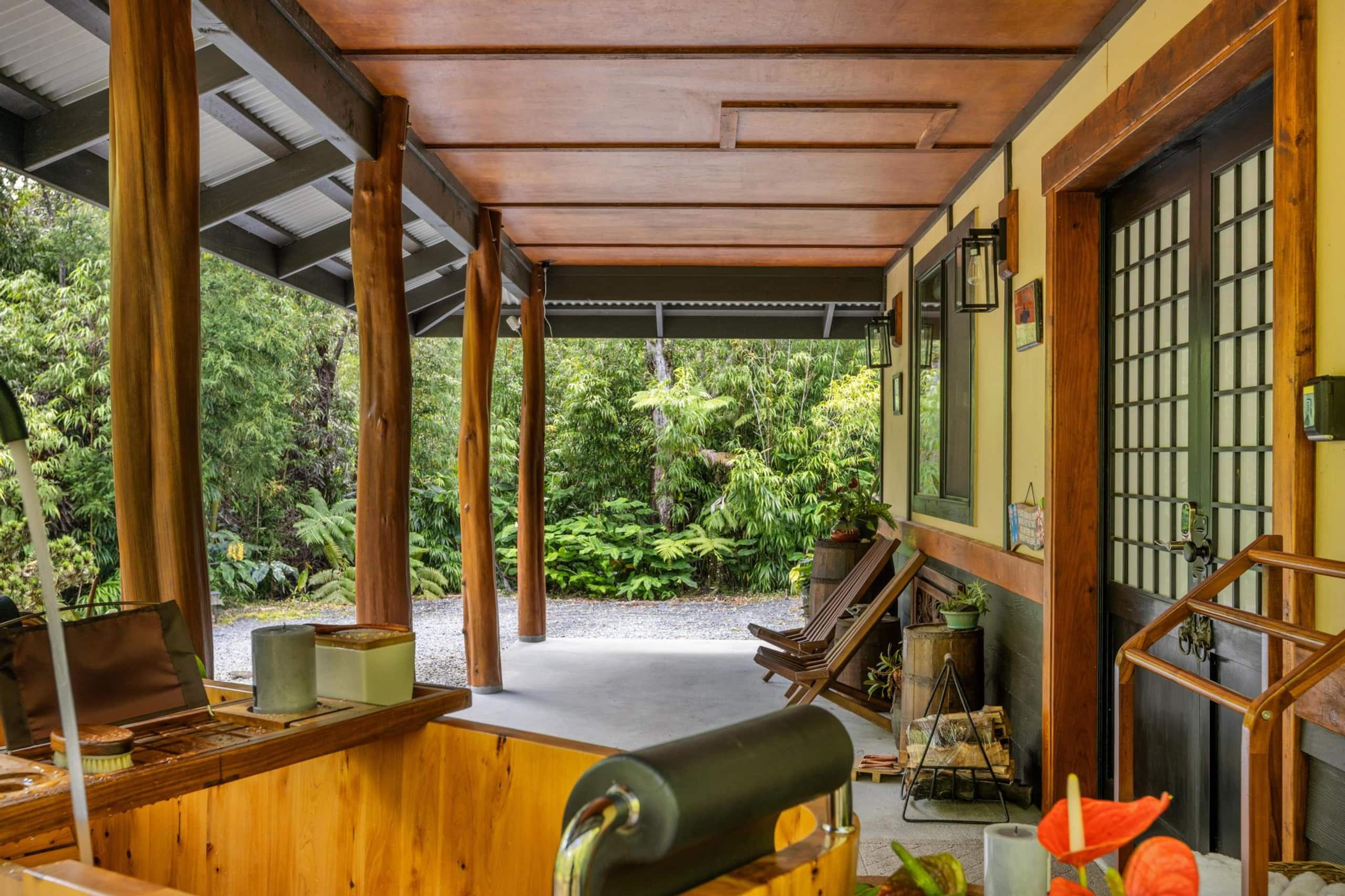 Volcano Tea House Cottage-SpaBath-HotTub-FirePlace - Image 41
