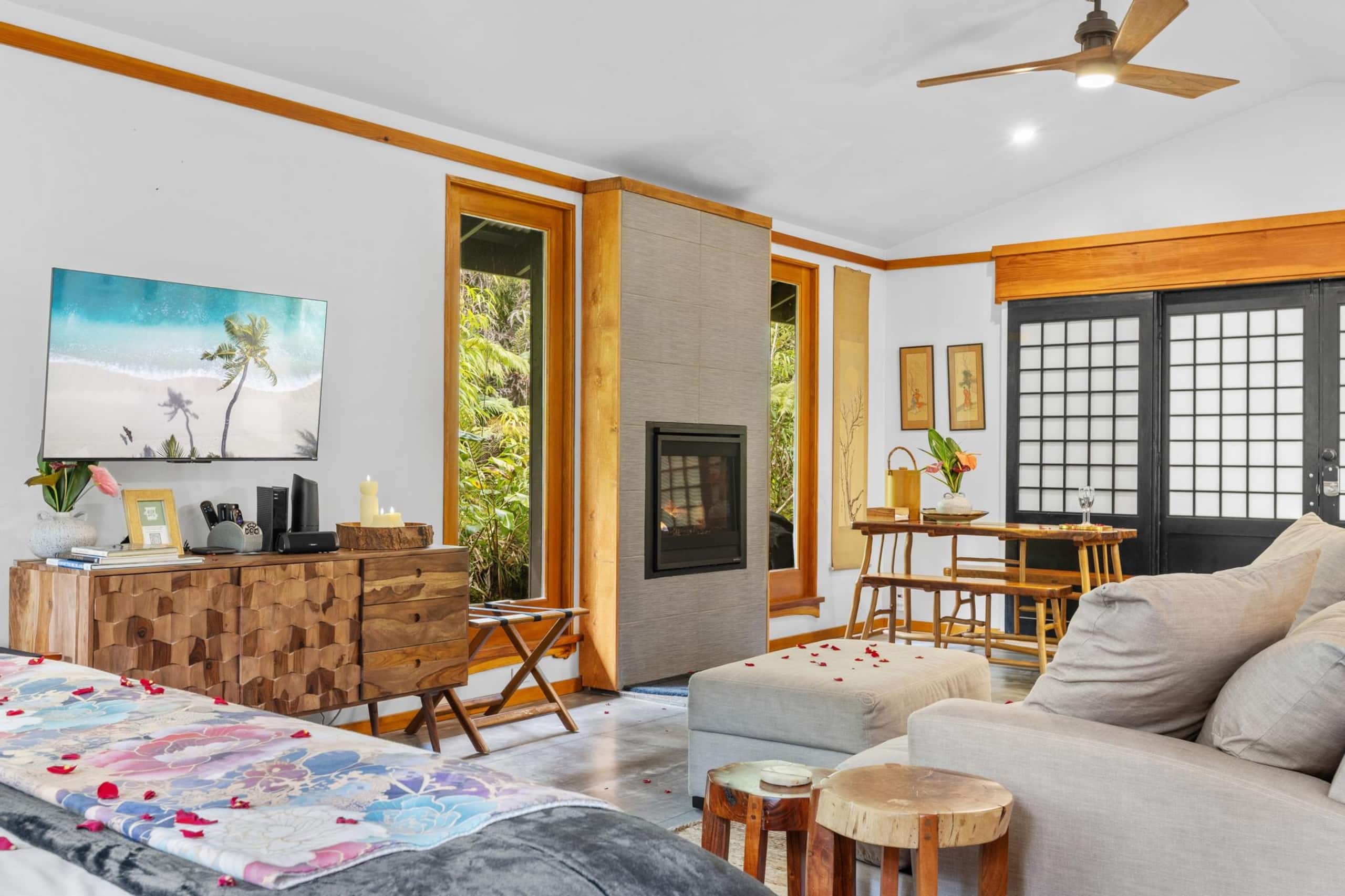 Volcano Tea House Cottage-SpaBath-HotTub-FirePlace - Image 5