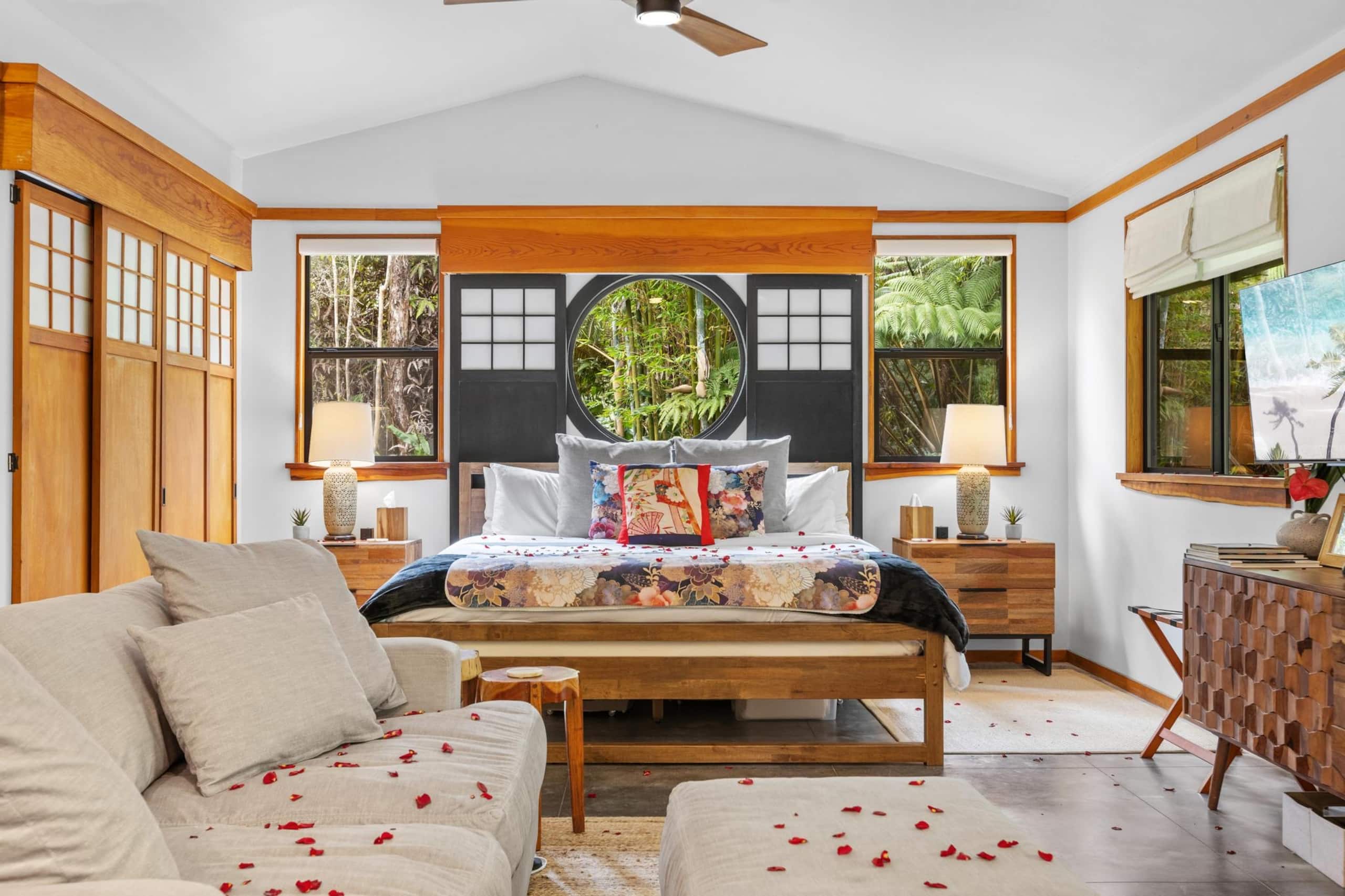 Volcano Tea House Cottage-SpaBath-HotTub-FirePlace - Image 17