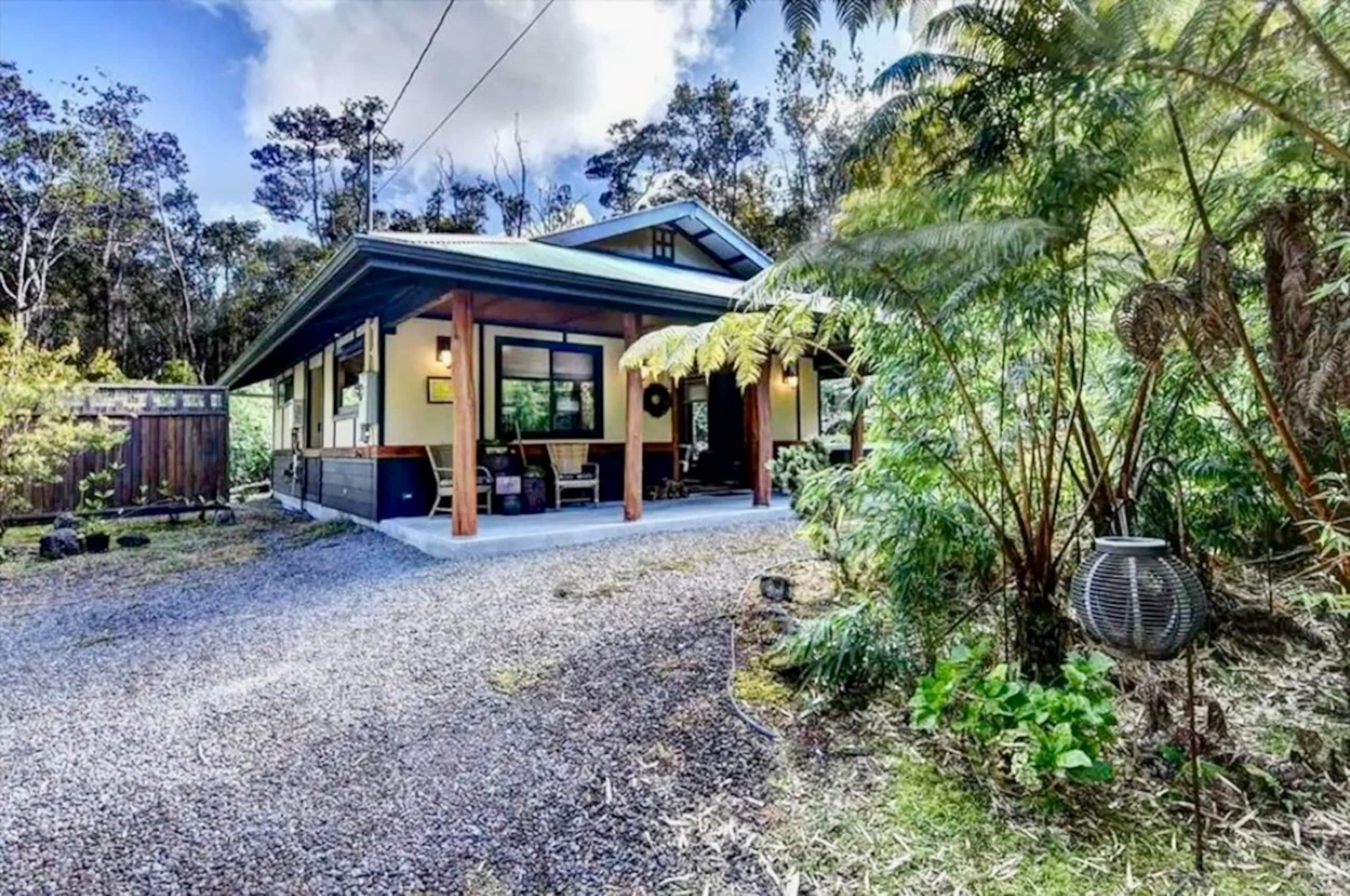 Volcano Tea House Cottage-SpaBath-HotTub-FirePlace - Image 45