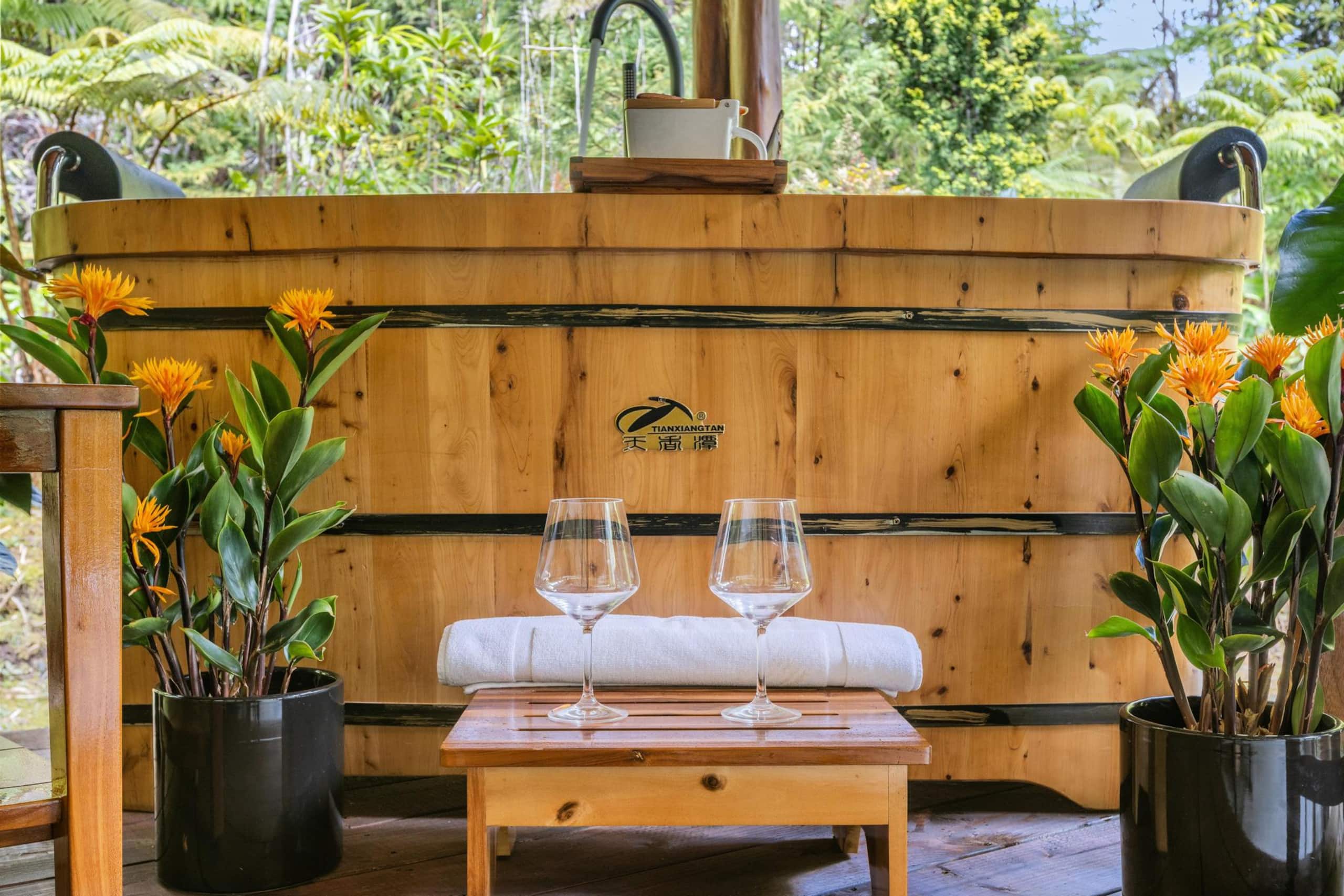 Volcano Tea House Cottage-SpaBath-HotTub-FirePlace - Image 64