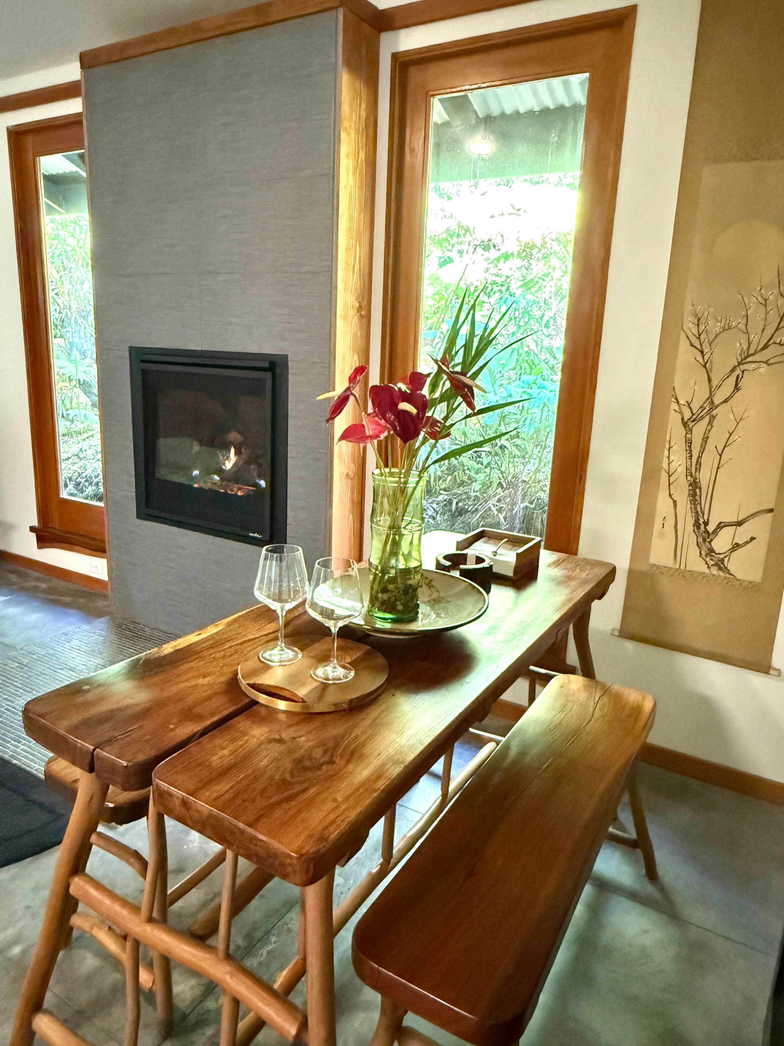 Volcano Tea House Cottage-SpaBath-HotTub-FirePlace - Image 6
