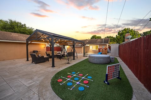 Coastal Home | UCSB & Airport + Hot Tub, King Beds