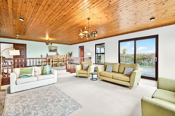 Mullaghmore Holiday Home - Lush Gardens + Sea View - Bundoran