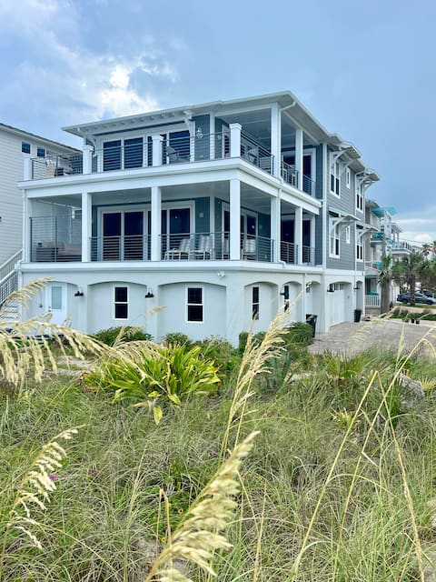 The BEACH HOUSE at the Pier