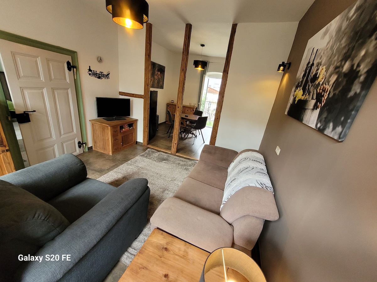 Top performing Airbnb: Rustic apartment with balcony & vineyard views in Bernkastel Wittlich