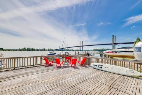 Waterfront Getaway