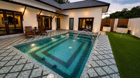 Charis Villa Emerald : Private Pool Beach Villa