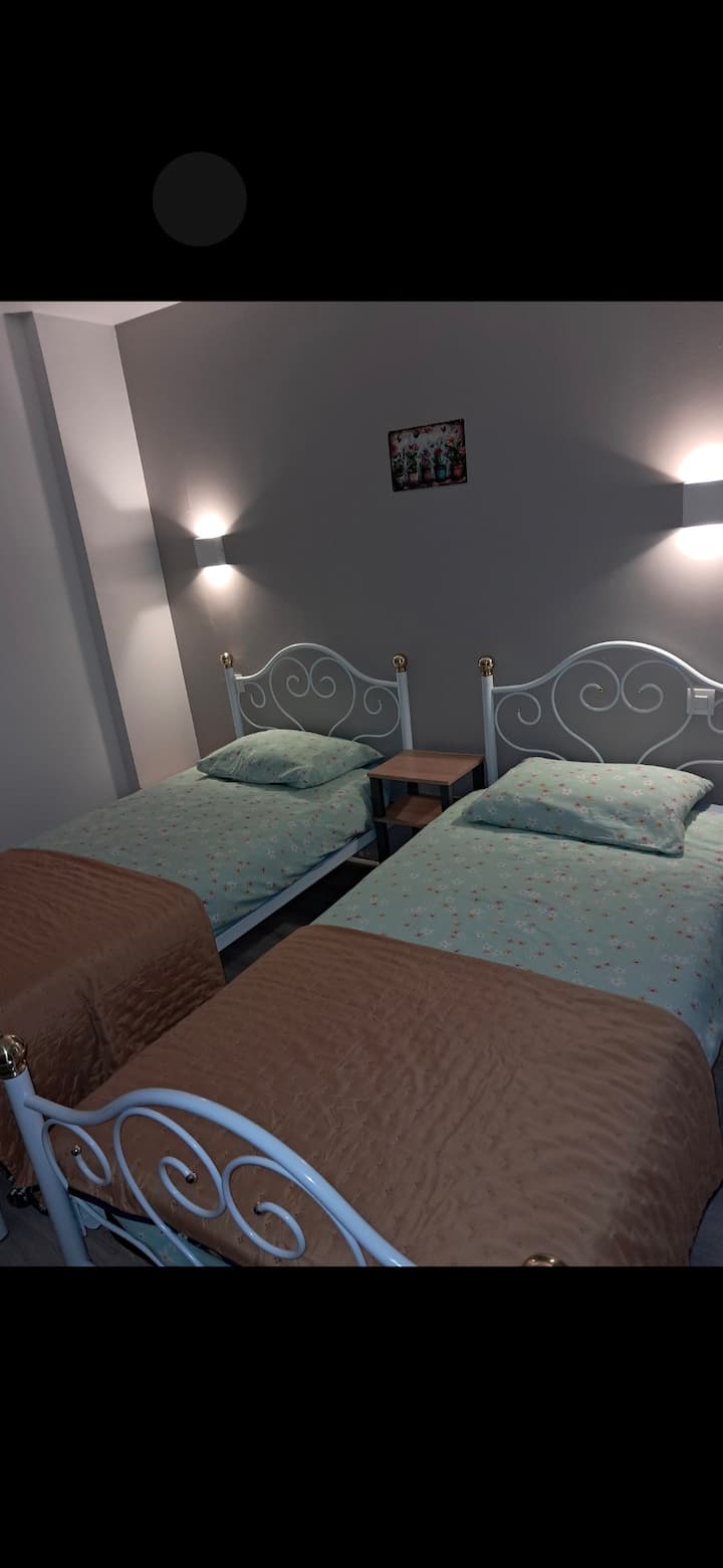 3. spálňa s 2 jednolôžkami 