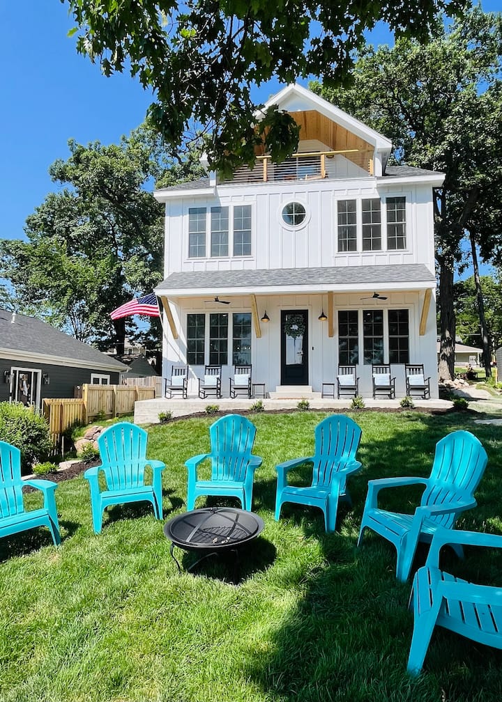 New Lake front Home with pier!