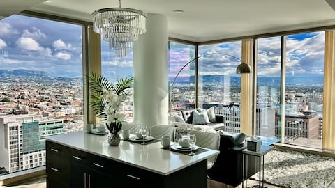 Penthouse LA Suite 2BD/2BA [Hollywood Sign View]