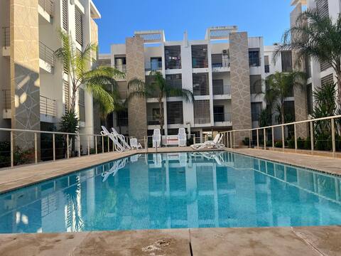 Apartment with a swimming pool