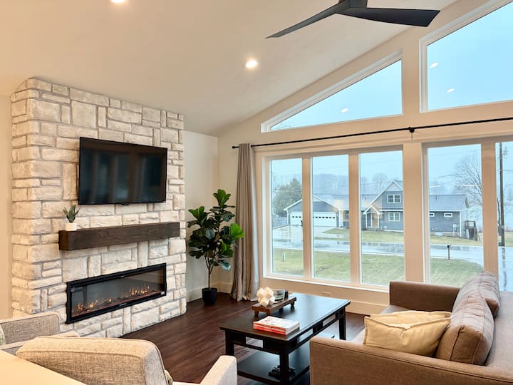 Modern Lake View Stay In Traverse City | Sleeps 6 - Traverse City, MI