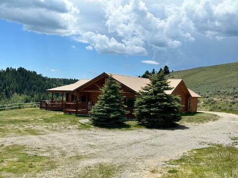 Saddlehorn Lodge at Cliff Lake