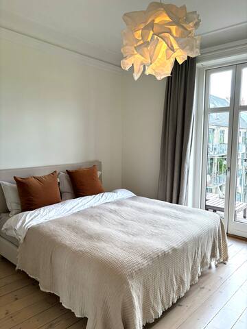 Beautiful spacious centrally located apartment gallery image 5