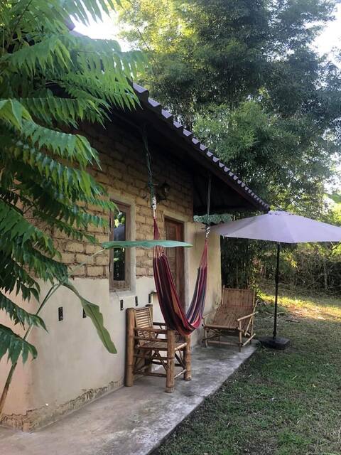 Mud house- clean-cozy -wifi -5mins ride from town