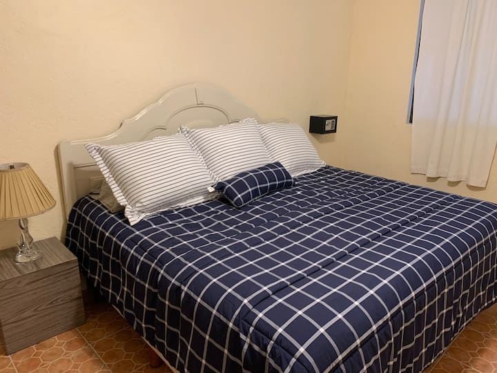 Schlafzimmer 1