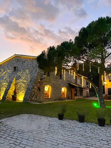 Luxury MASIA PUIG PIQUE, pool, BBQ, huge garden gallery image 5