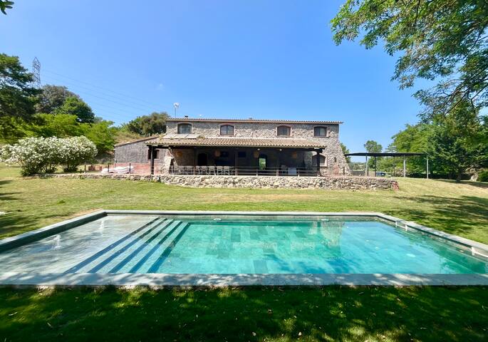 Luxury MASIA PUIG PIQUE, pool, BBQ, huge garden